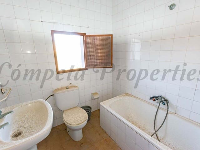 Image No.10-6 Bed Townhouse for sale