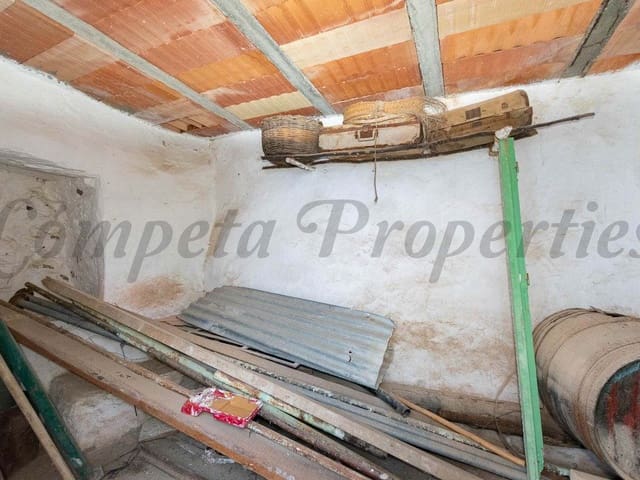 Image No.12-6 Bed Townhouse for sale