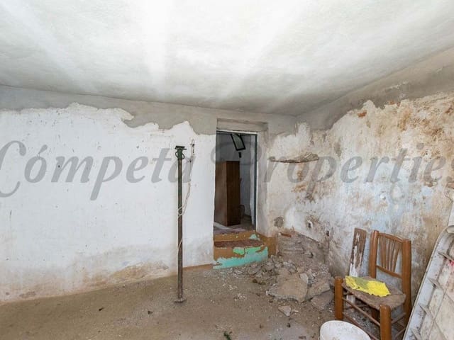 Image No.17-6 Bed Townhouse for sale