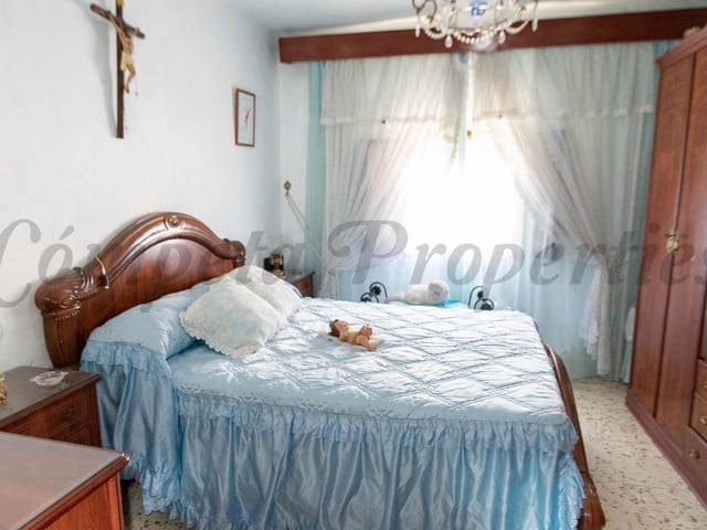 Image No.10-3 Bed Townhouse for sale