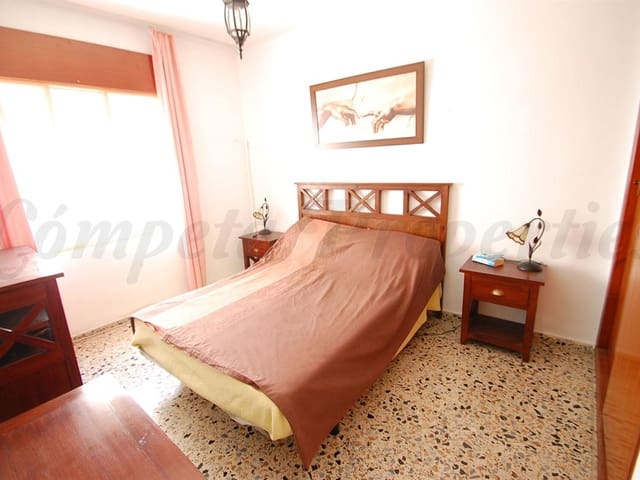 Image No.9-6 Bed Townhouse for sale