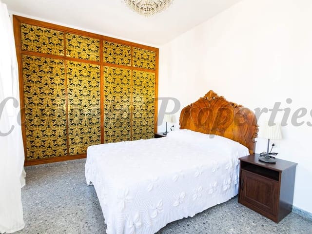 Image No.7-4 Bed Townhouse for sale