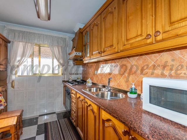 Image No.8-3 Bed Townhouse for sale