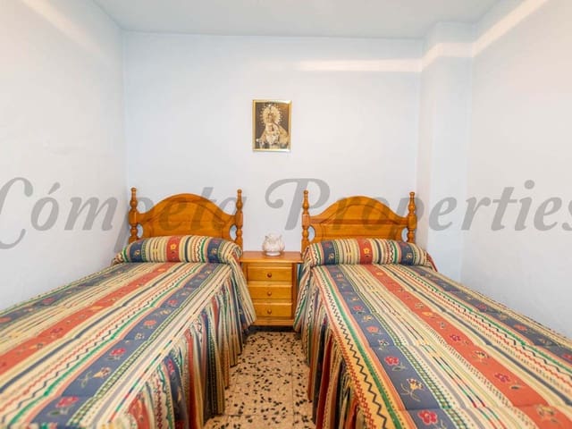 Image No.13-3 Bed Townhouse for sale