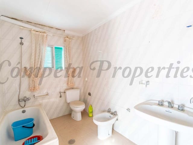 Image No.27-3 Bed Townhouse for sale