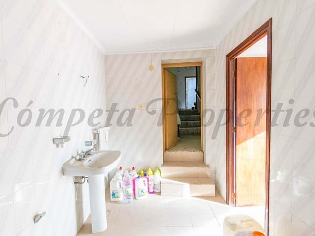 Image No.29-3 Bed Townhouse for sale