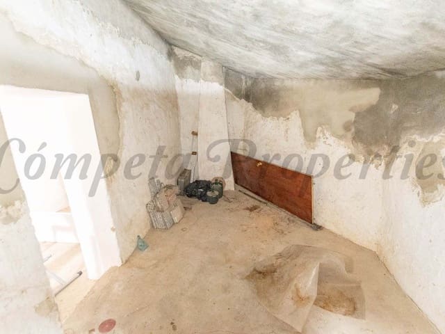 Image No.17-5 Bed Townhouse for sale