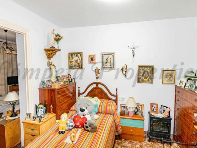 Image No.10-3 Bed Townhouse for sale