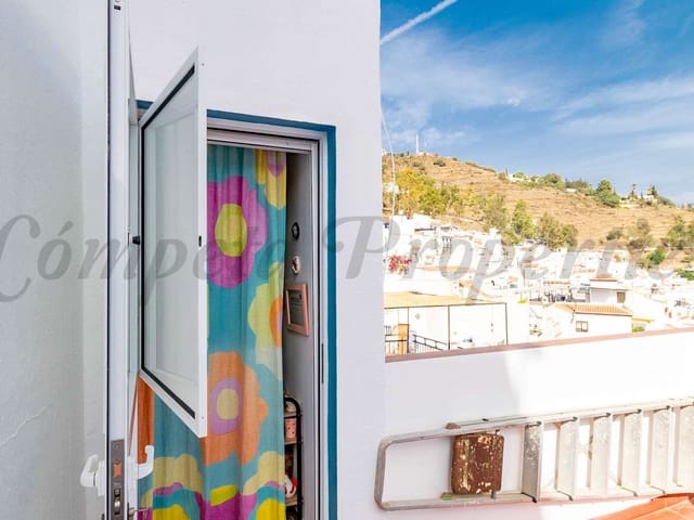 Image No.14-3 Bed Townhouse for sale