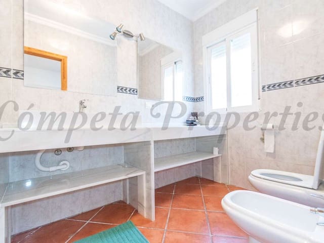 Image No.10-5 Bed Villa for sale