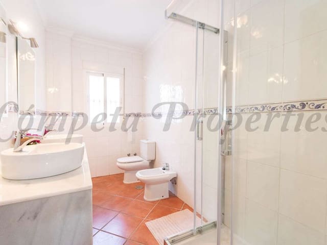 Image No.7-5 Bed Villa for sale