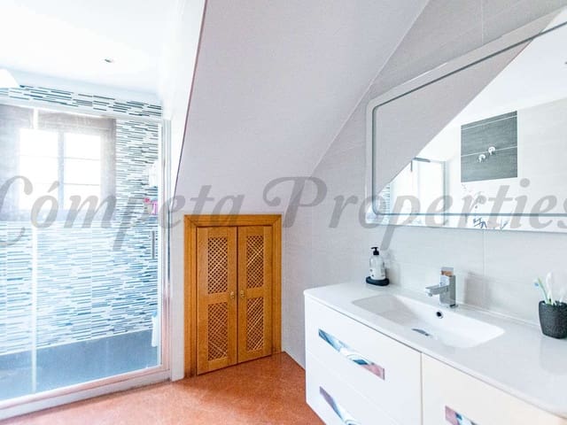 Image No.6-Maison de ville de 3 chambres à vendre à Sayalonga