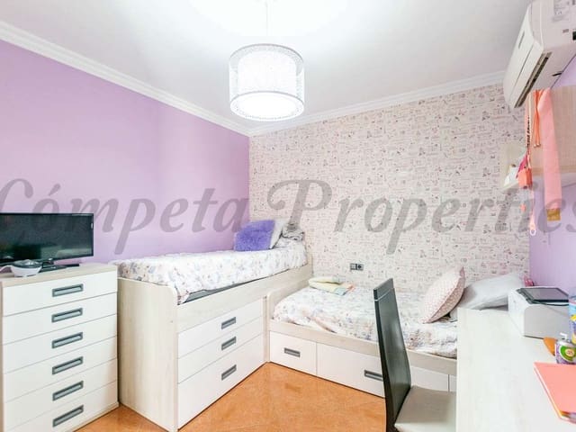 Image No.8-Maison de ville de 3 chambres à vendre à Sayalonga