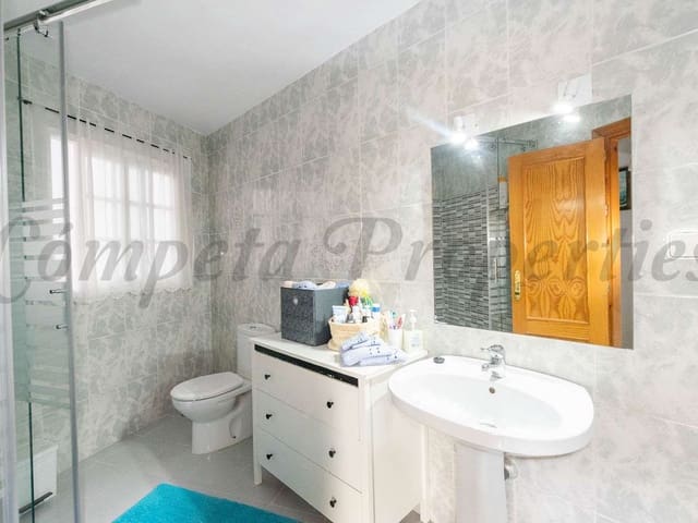 Image No.12-4 Bed Townhouse for sale