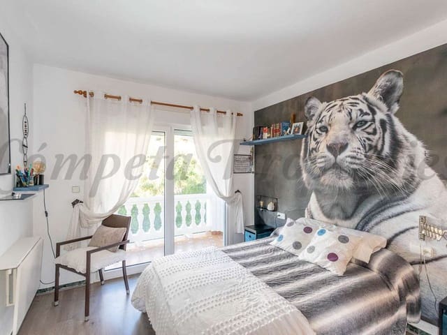 Image No.9-4 Bed Townhouse for sale