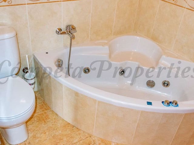 Image No.8-4 Bed Townhouse for sale