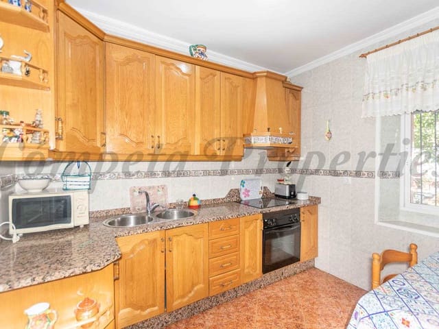 Image No.12-3 Bed Townhouse for sale