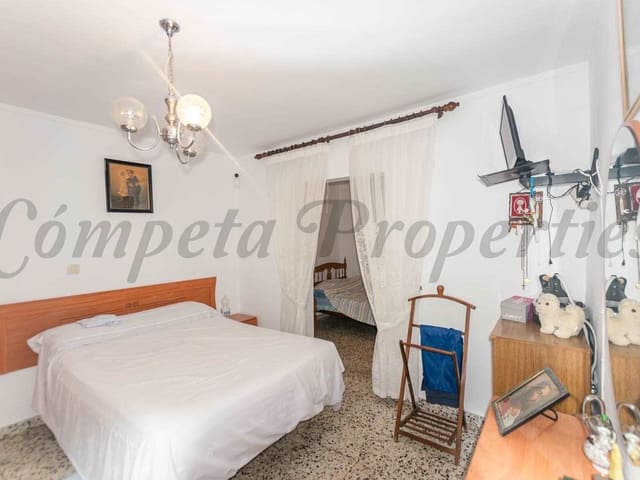 Image No.17-3 Bed Townhouse for sale