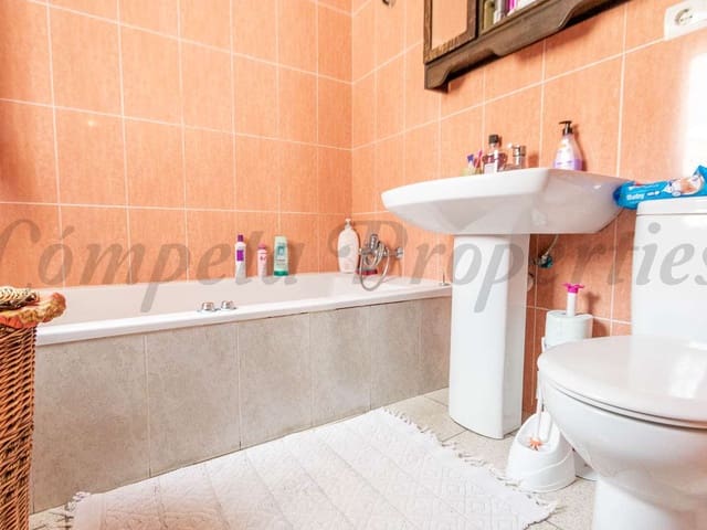 Image No.15-7 Bed Townhouse for sale