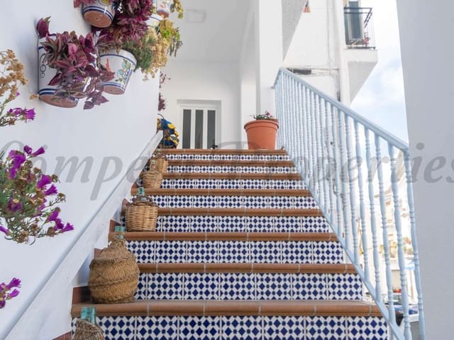 Image No.2-2 Bed Townhouse for sale