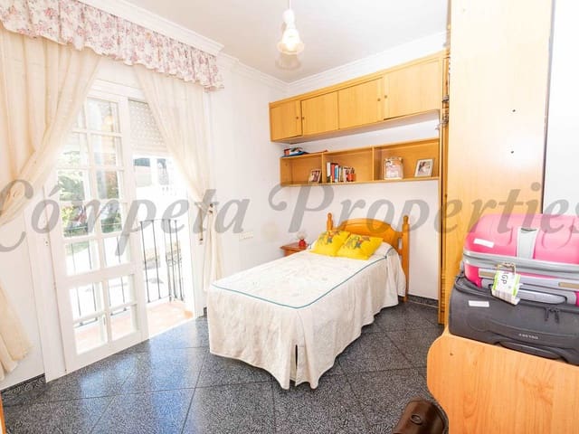 Image No.12-6 Bed Villa for sale