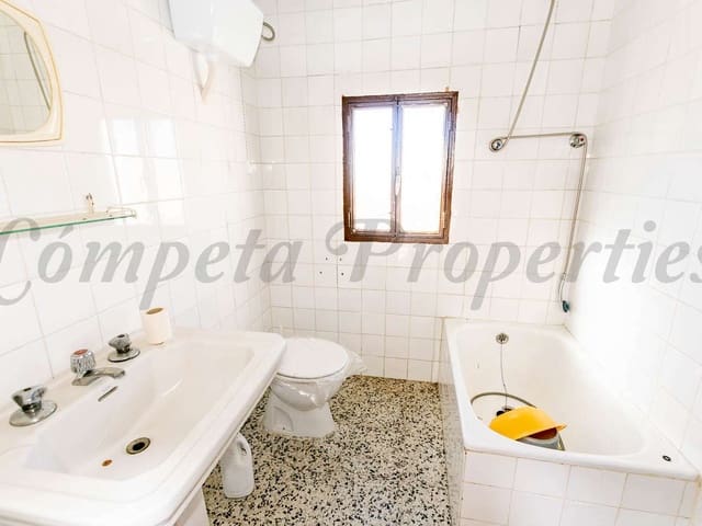 Image No.8-3 Bed Townhouse for sale