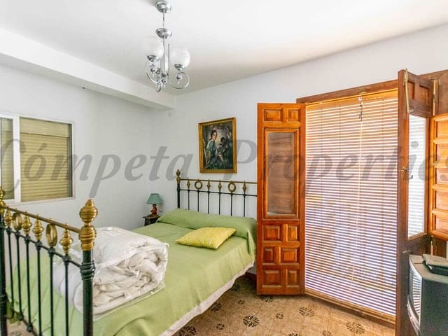 Image No.8-3 Bed Townhouse for sale