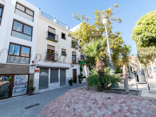 Image No.1-8 Bed Townhouse for sale