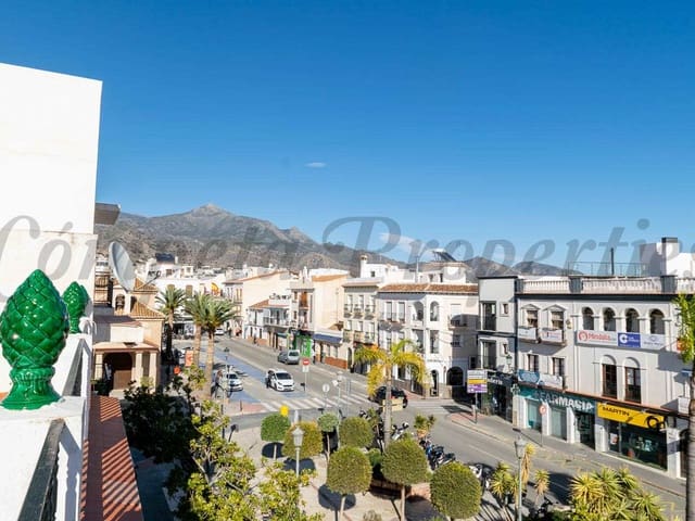 Image No.25-Maison de ville de 8 chambres à vendre à Nerja