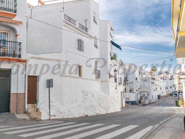 Image No.13-3 Bed Townhouse for sale