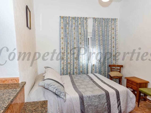 Image No.8-3 Bed Townhouse for sale