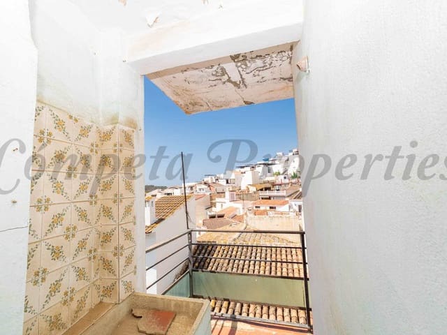 Image No.12-18 Bed Townhouse for sale