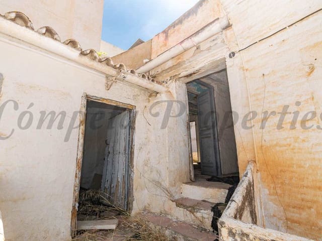 Image No.13-18 Bed Townhouse for sale