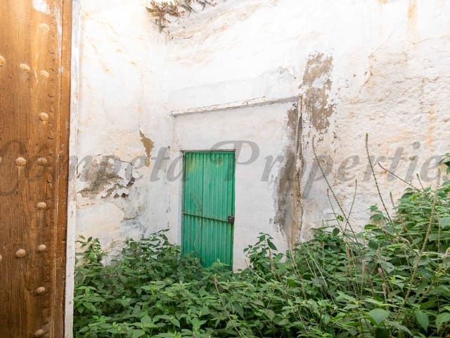 Image No.15-18 Bed Townhouse for sale