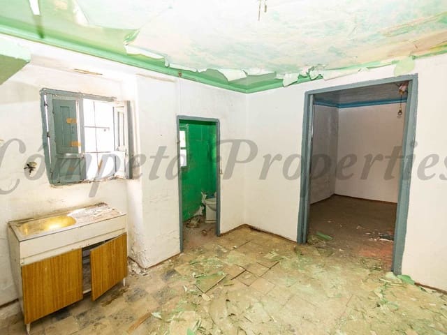 Image No.17-18 Bed Townhouse for sale