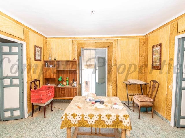 Image No.7-18 Bed Townhouse for sale