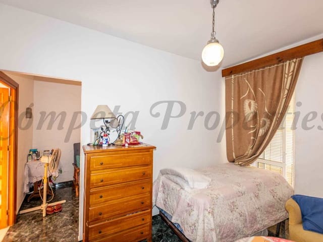 Image No.13-3 Bed Townhouse for sale