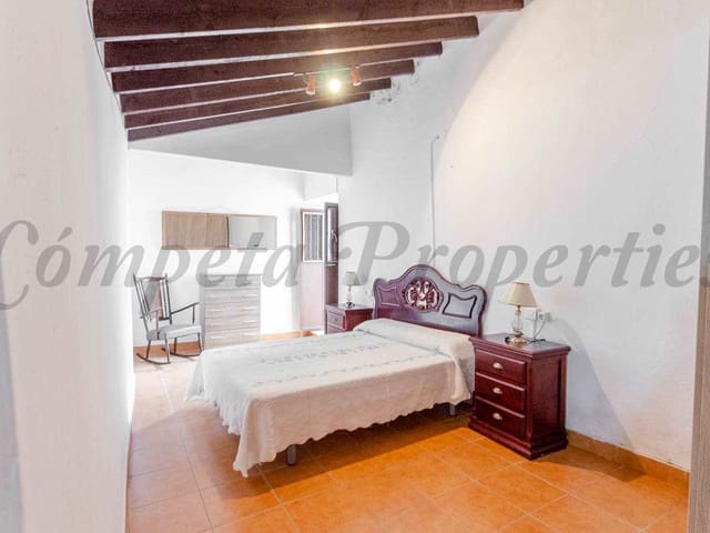 Image No.11-3 Bed Townhouse for sale