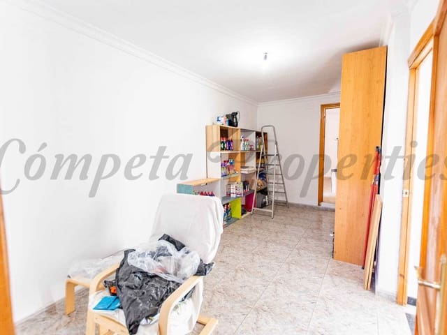 Image No.12-2 Bed Townhouse for sale