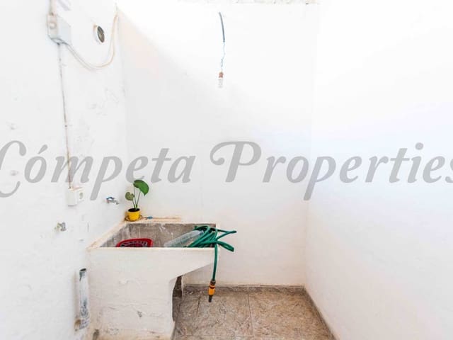 Image No.13-2 Bed Townhouse for sale