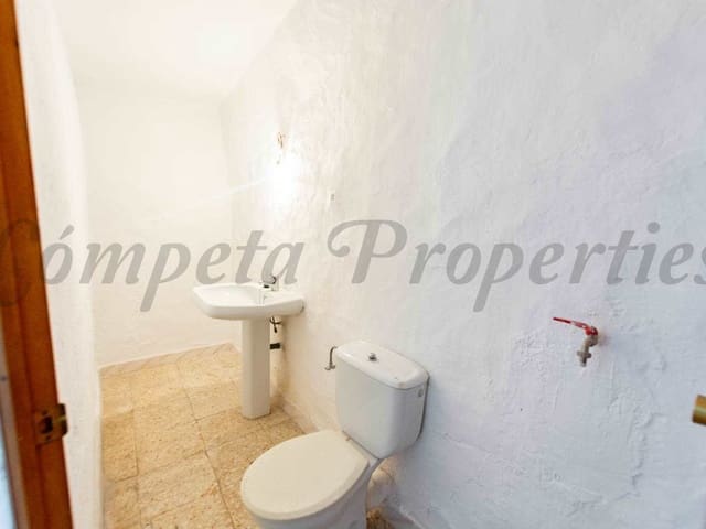 Image No.23-2 Bed Townhouse for sale