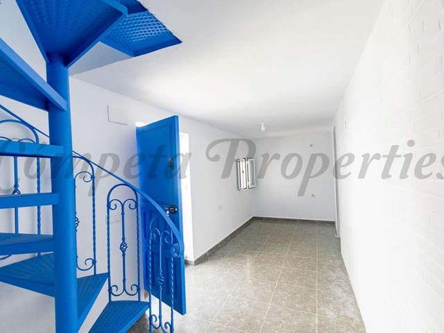 Image No.8-2 Bed Townhouse for sale