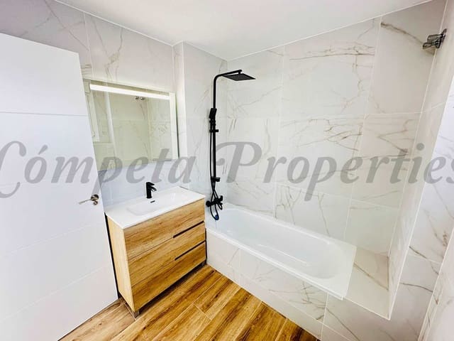 Image No.17-4 Bed Townhouse for sale