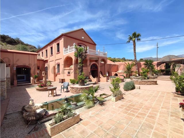 Image No.1-Villa de 4 chambres à vendre à Nerja