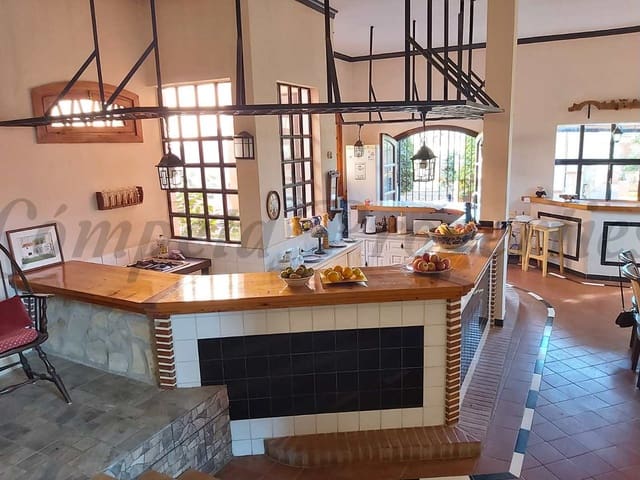 Image No.10-4 Bed Villa for sale