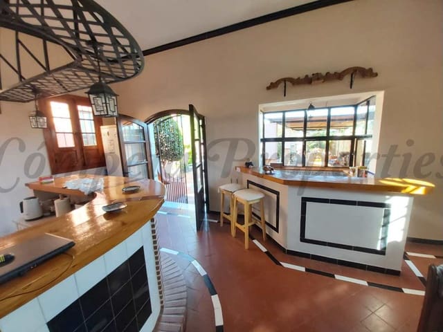 Image No.6-Villa de 4 chambres à vendre à Nerja