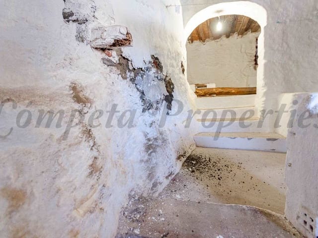 Image No.14-2 Bed Townhouse for sale