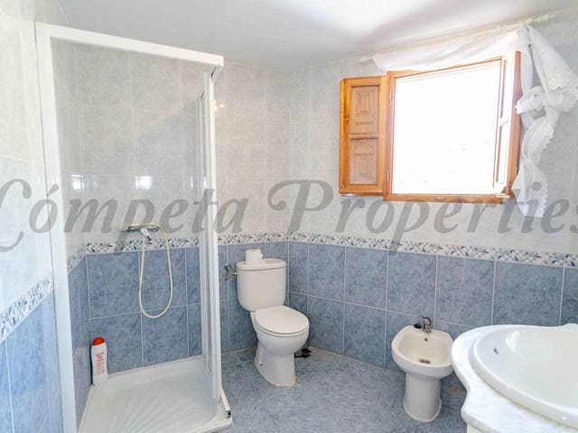 Image No.8-2 Bed Townhouse for sale