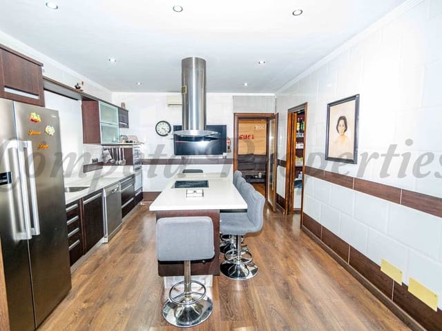 Image No.6-4 Bed Villa for sale