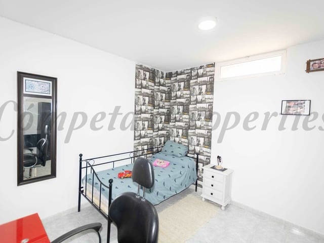 Image No.14-3 Bed Townhouse for sale